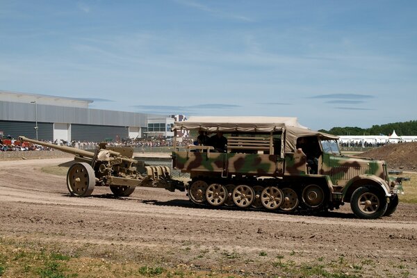 Equipaggiamento militare pronto per i test