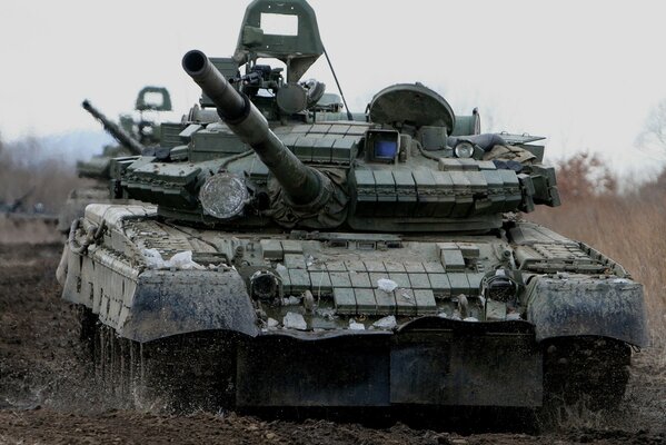 Title Грязный Российский танк т-80бв