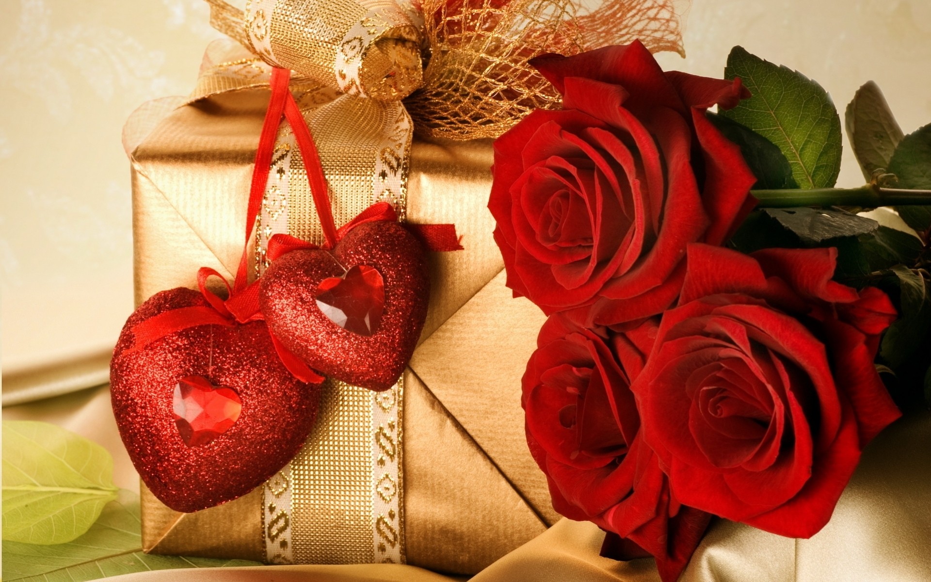 liebe herzen bogen rosen gefühle band blumen rot valentinstag verpackung gold paar geschenk urlaub box zwei herzen