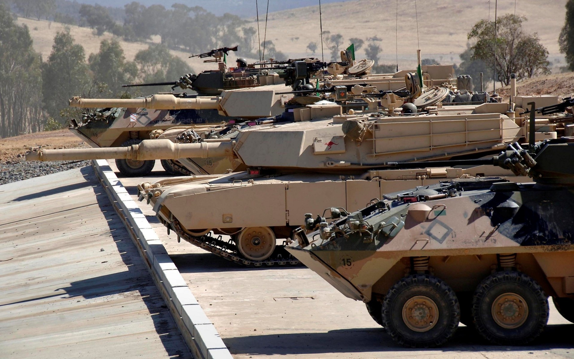 tanques vehículos blindados de transporte de tropas frontera