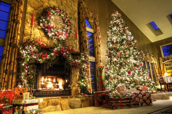 Maison avec cheminée et arbre de Noël