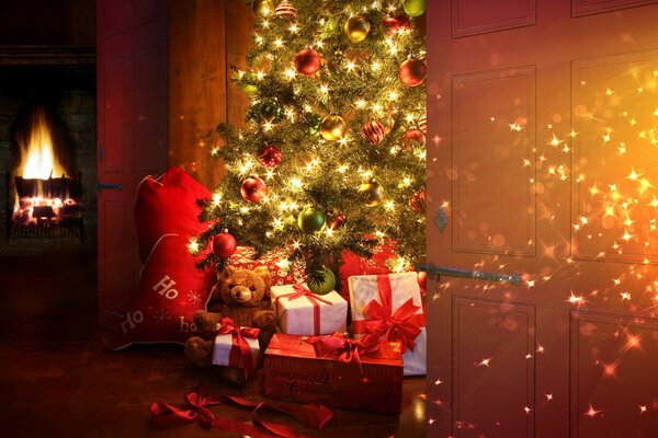 Árbol de Navidad con regalos y juguetes