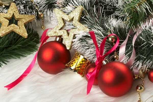 Christmas attributes:red balls, stars, christmas tree