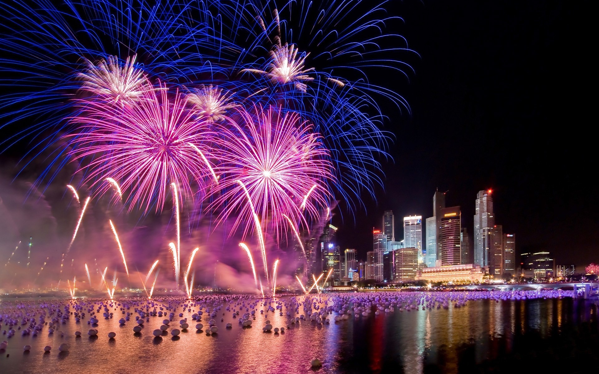 fuegos artificiales ciudad noche