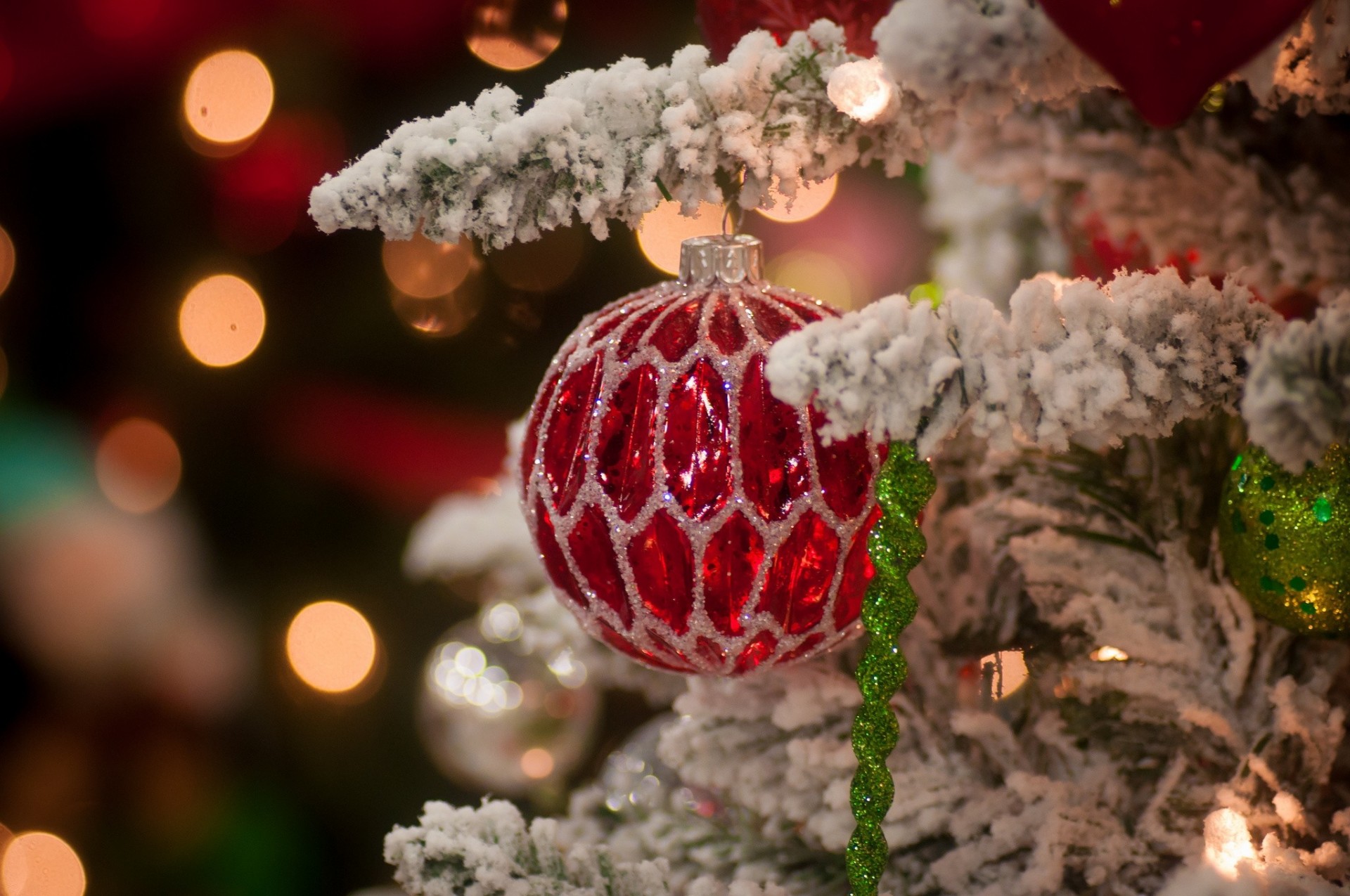 christmas tree icicle ball toy