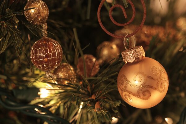 Sparkling gold Christmas decorations on the Christmas tree