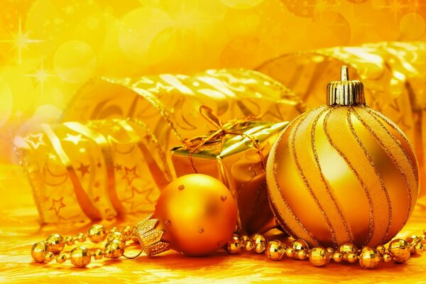Ozdoby świąteczne w kolorze złotym