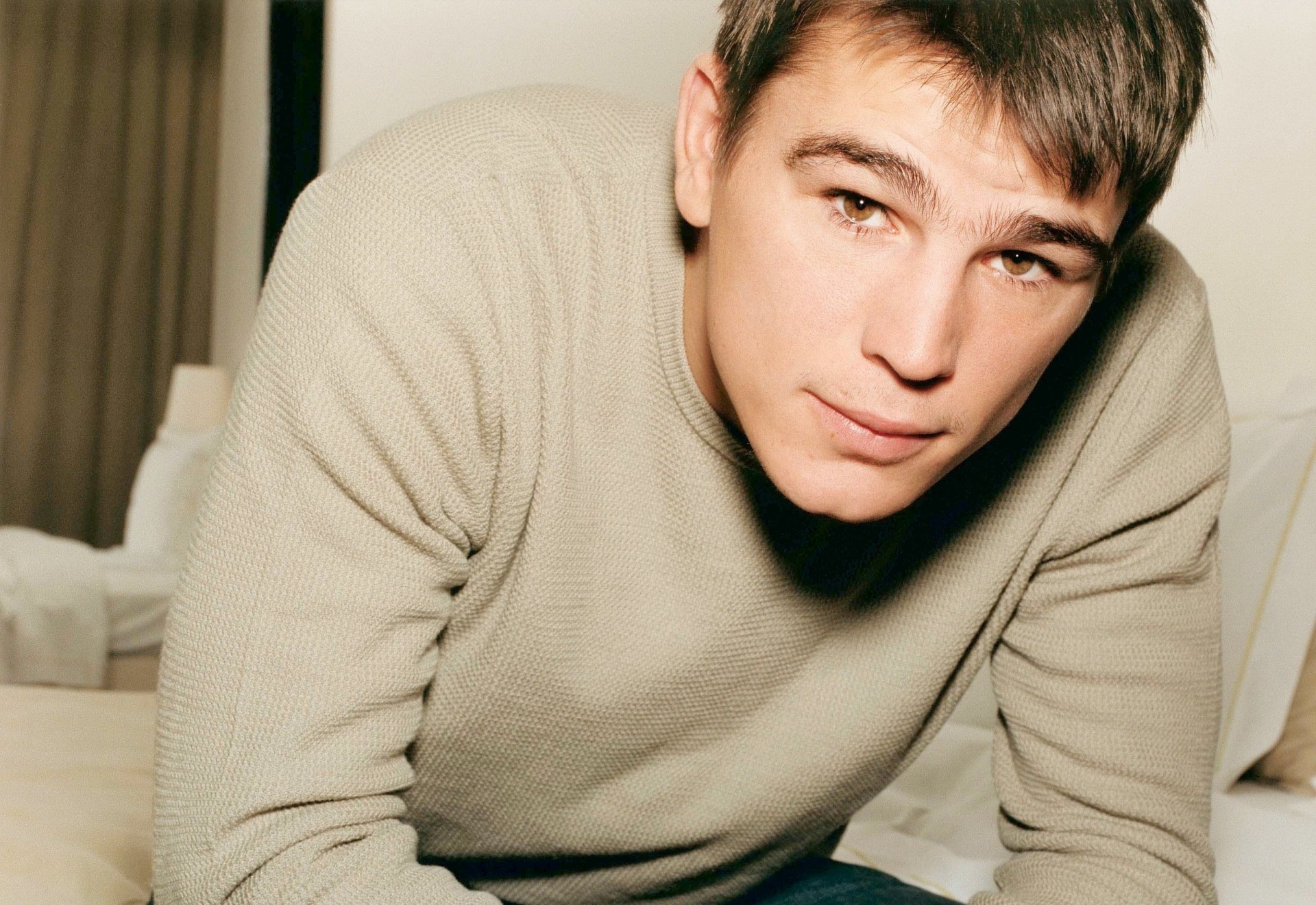 brown josh hartnett actor