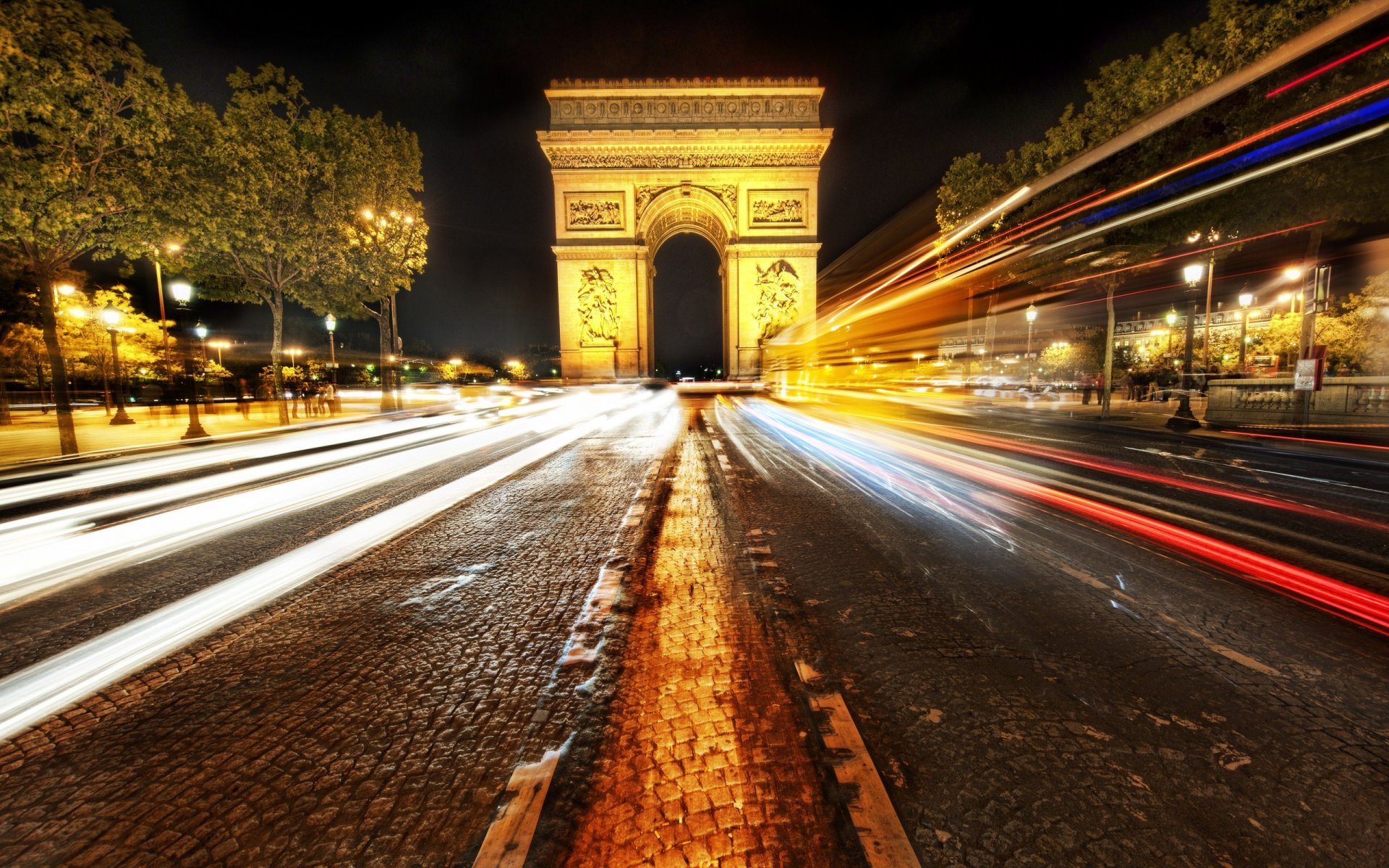 arc de triomphe paris france night