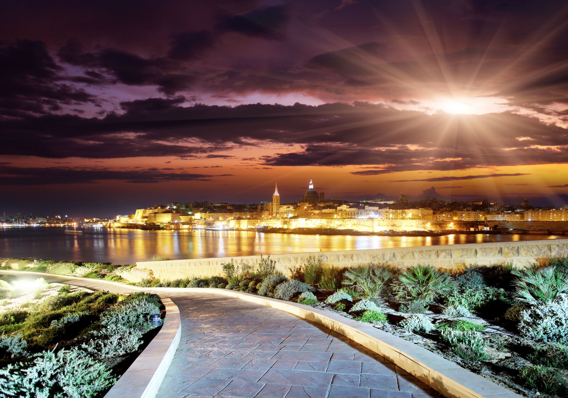 città della sera nuvole bellezza stagione paesaggio strada sera tramonto sole città sentiero edifici orizzonte