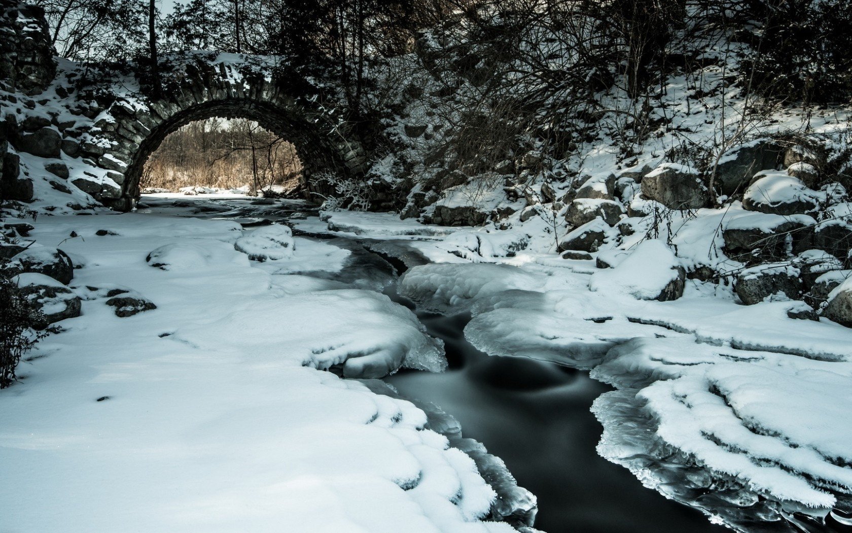 río invierno puente