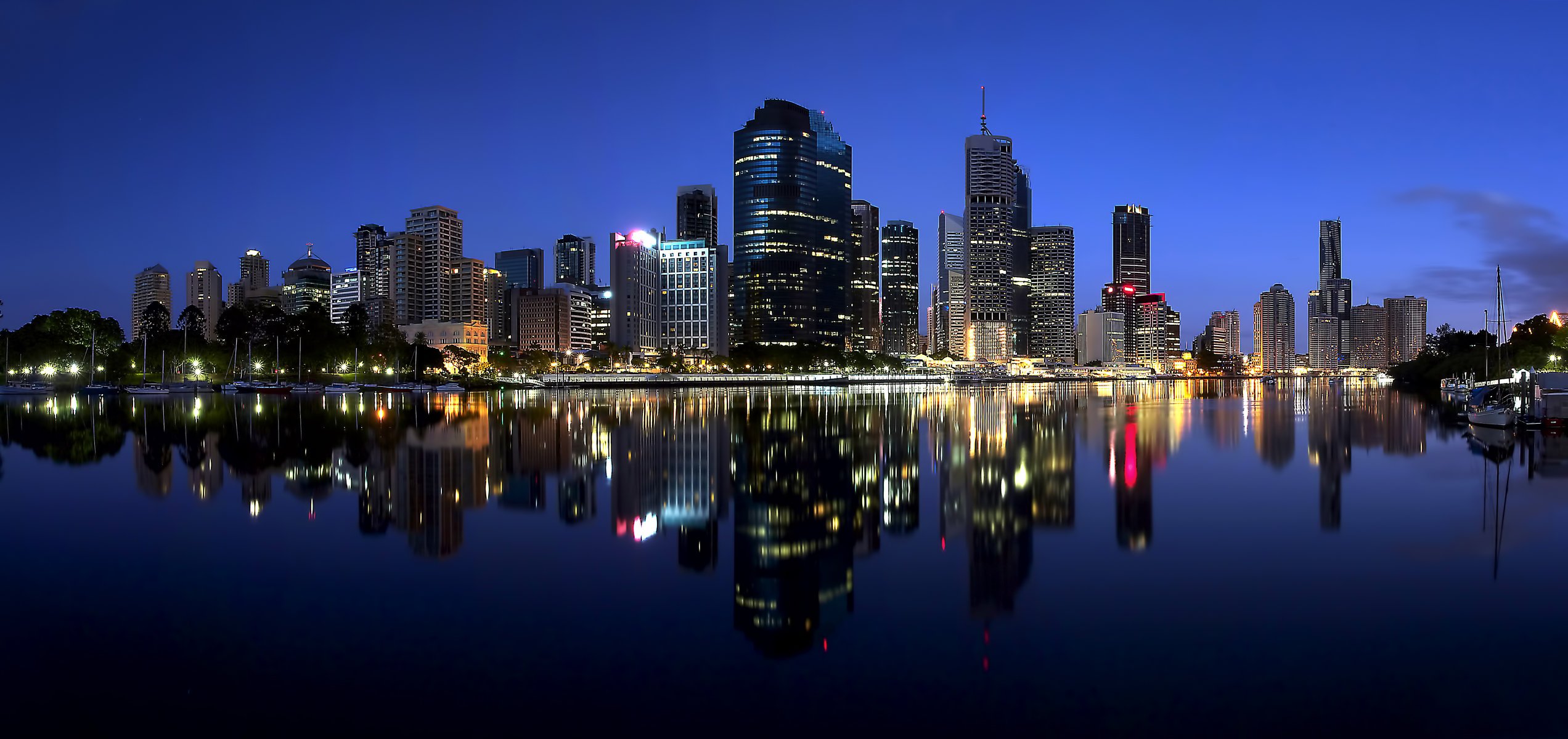 australie queensland brisbane city queensland brisbane nuit lumières rétro-éclairage métropole gratte-ciel rivière réflexion