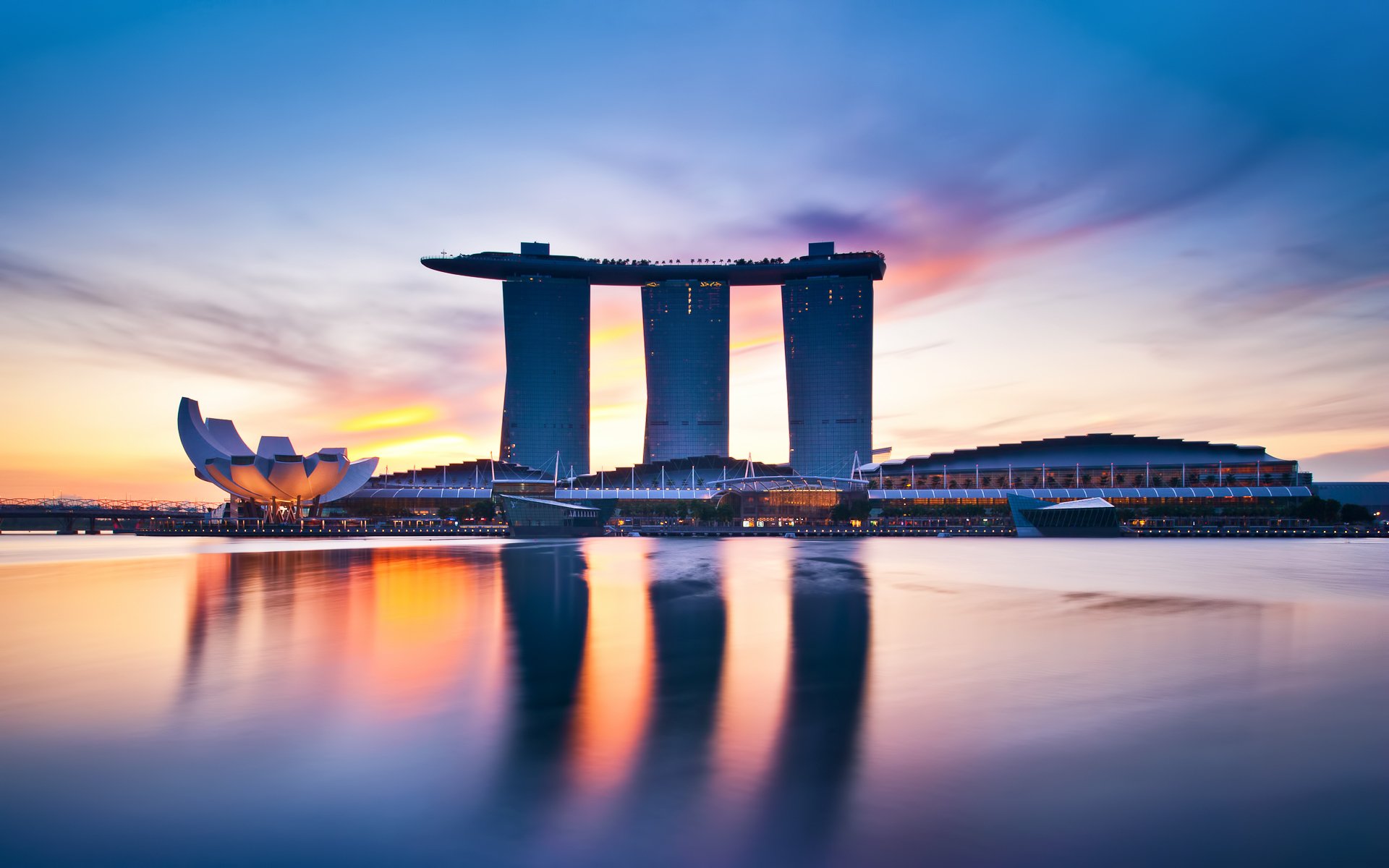 ingapore hotel buildings architecture gulf water reflection sky dawn