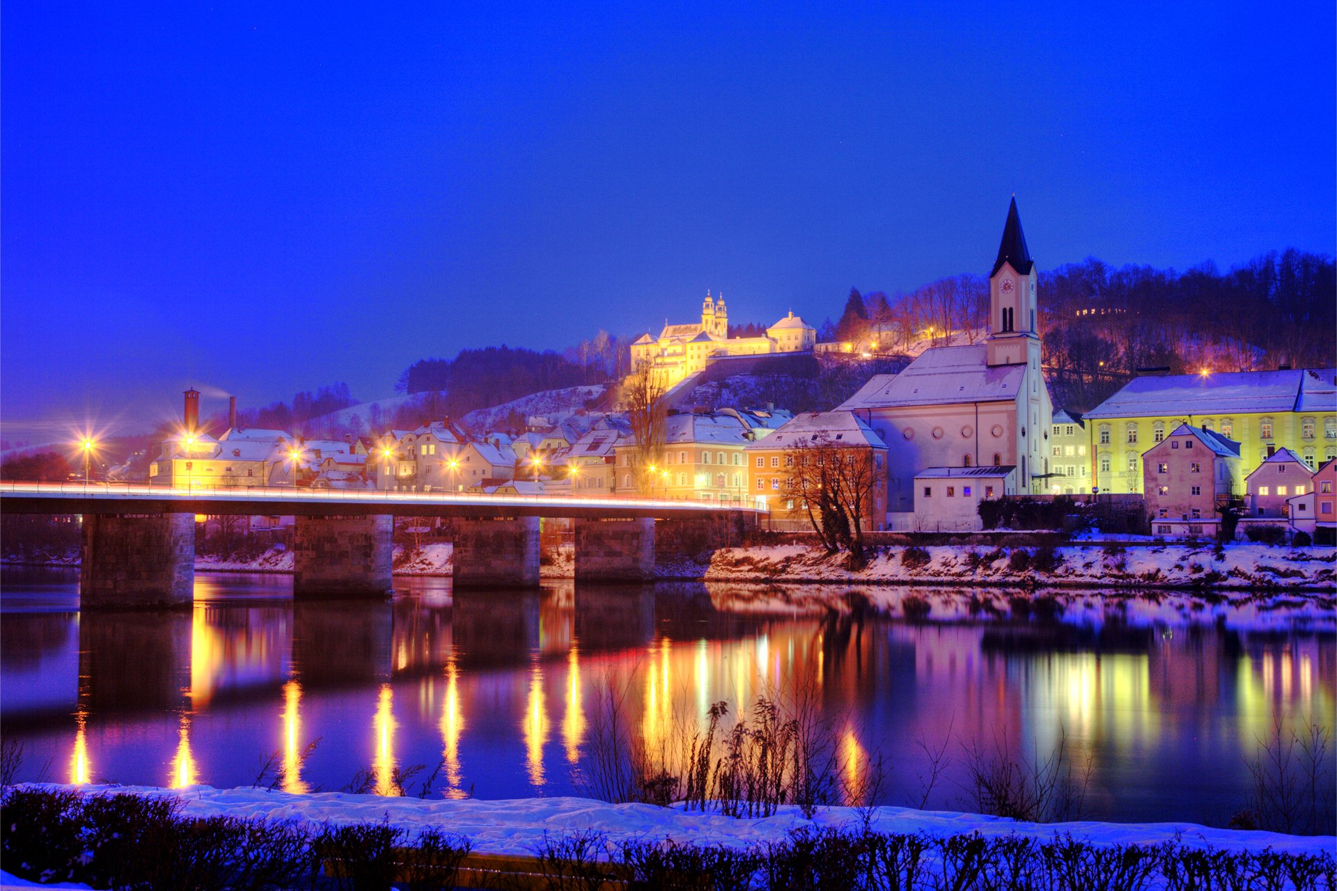 città germania fiume sera luci