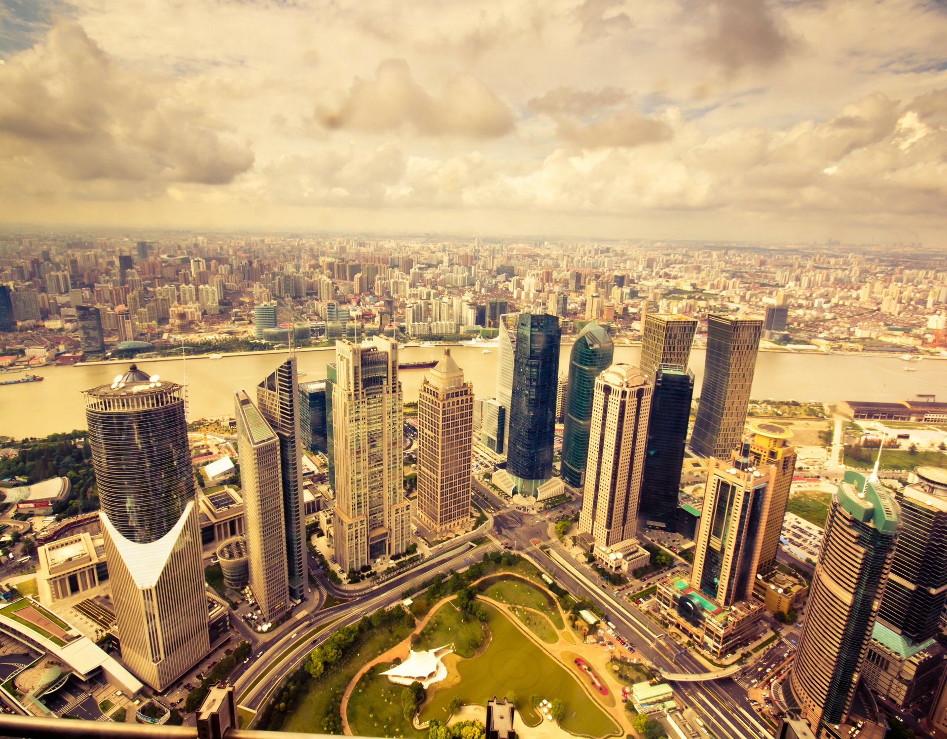 ciudad ver con vista rascacielos metrópolis foto vista panorama edificios carreteras parque nubes horizonte