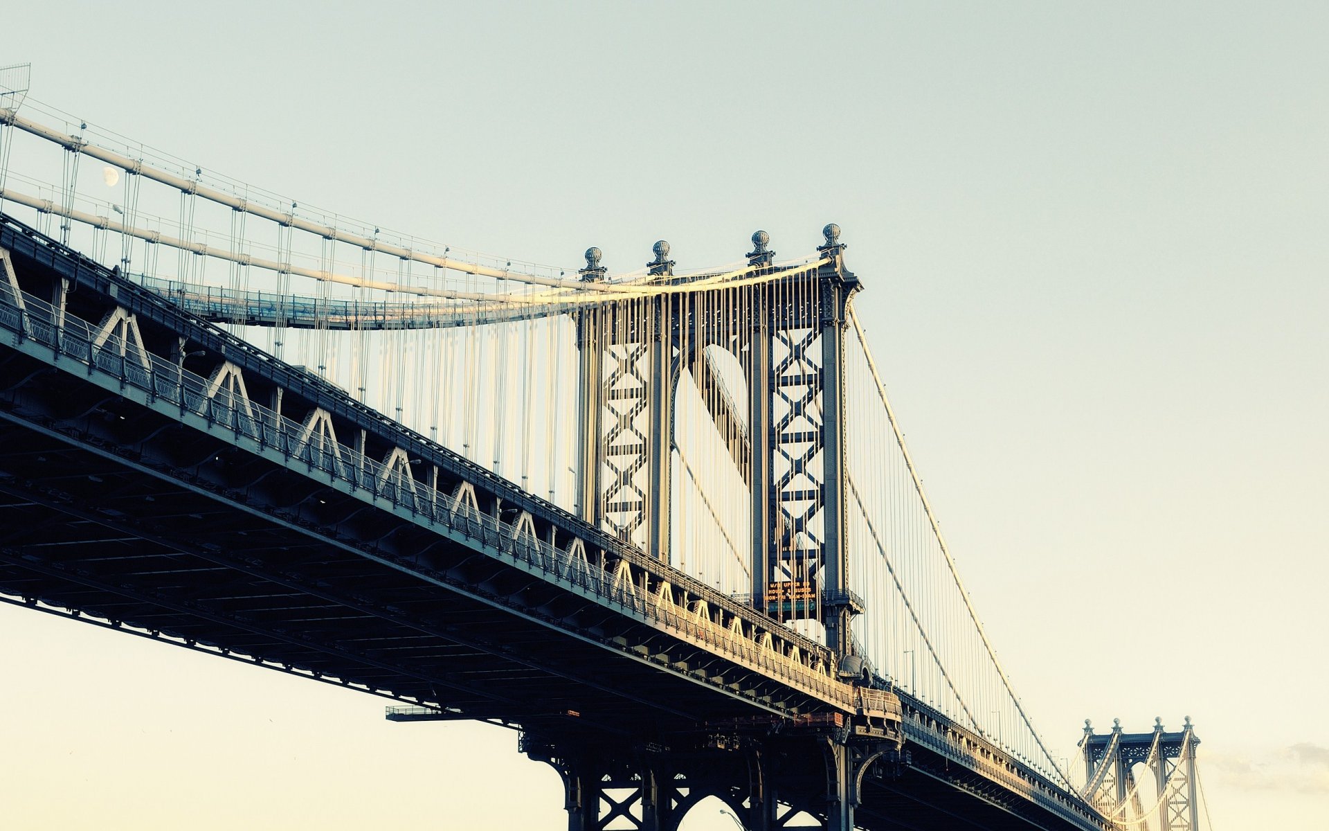 manhattan bridge wschód księżyca nowy jork usa