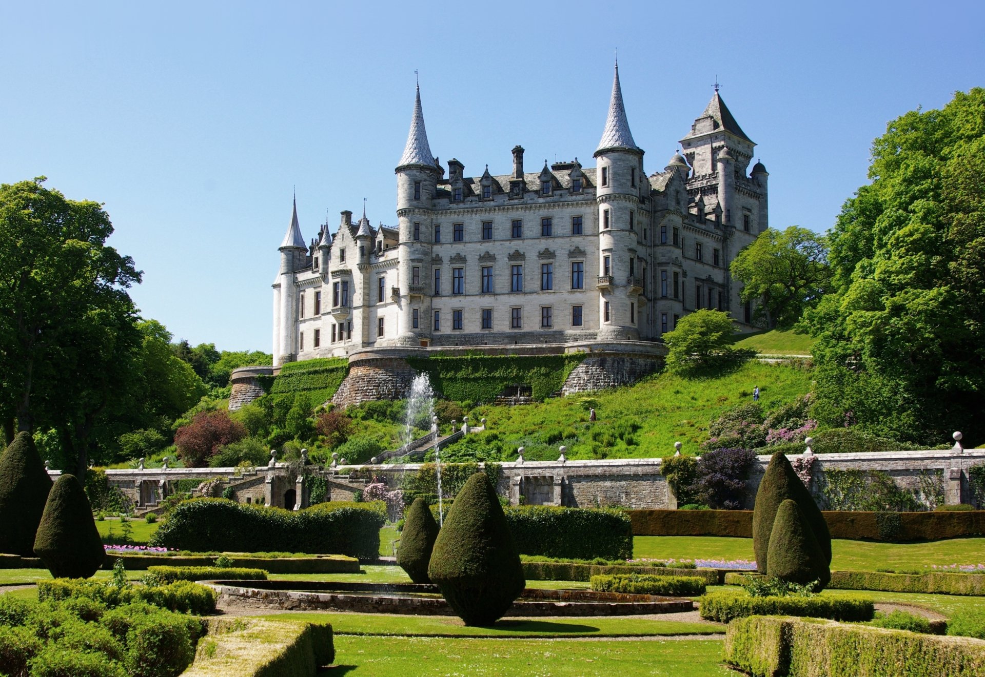 dunrobin zamek sutherland szkocja park ogród fontanna