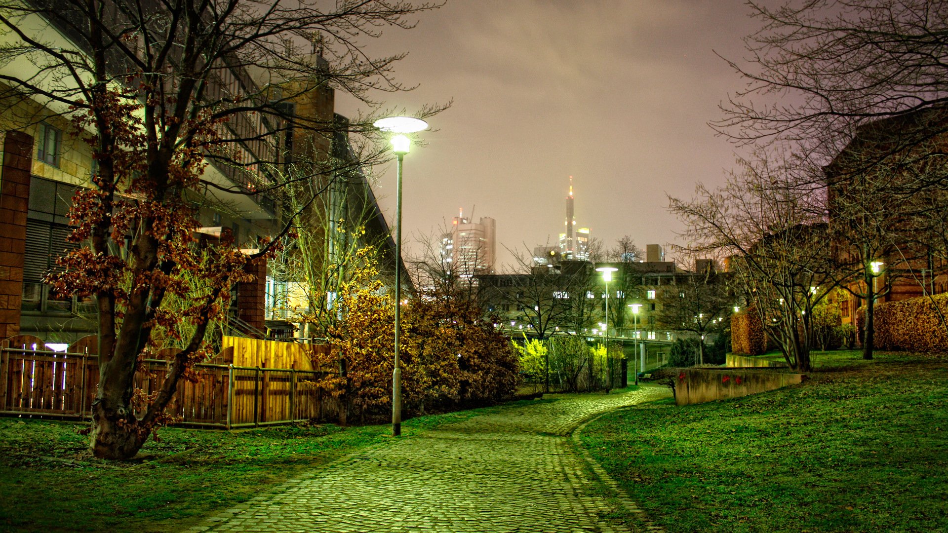 nature paysage rue de nuit arbres passerelle sentier lanterne maison ciel nuages