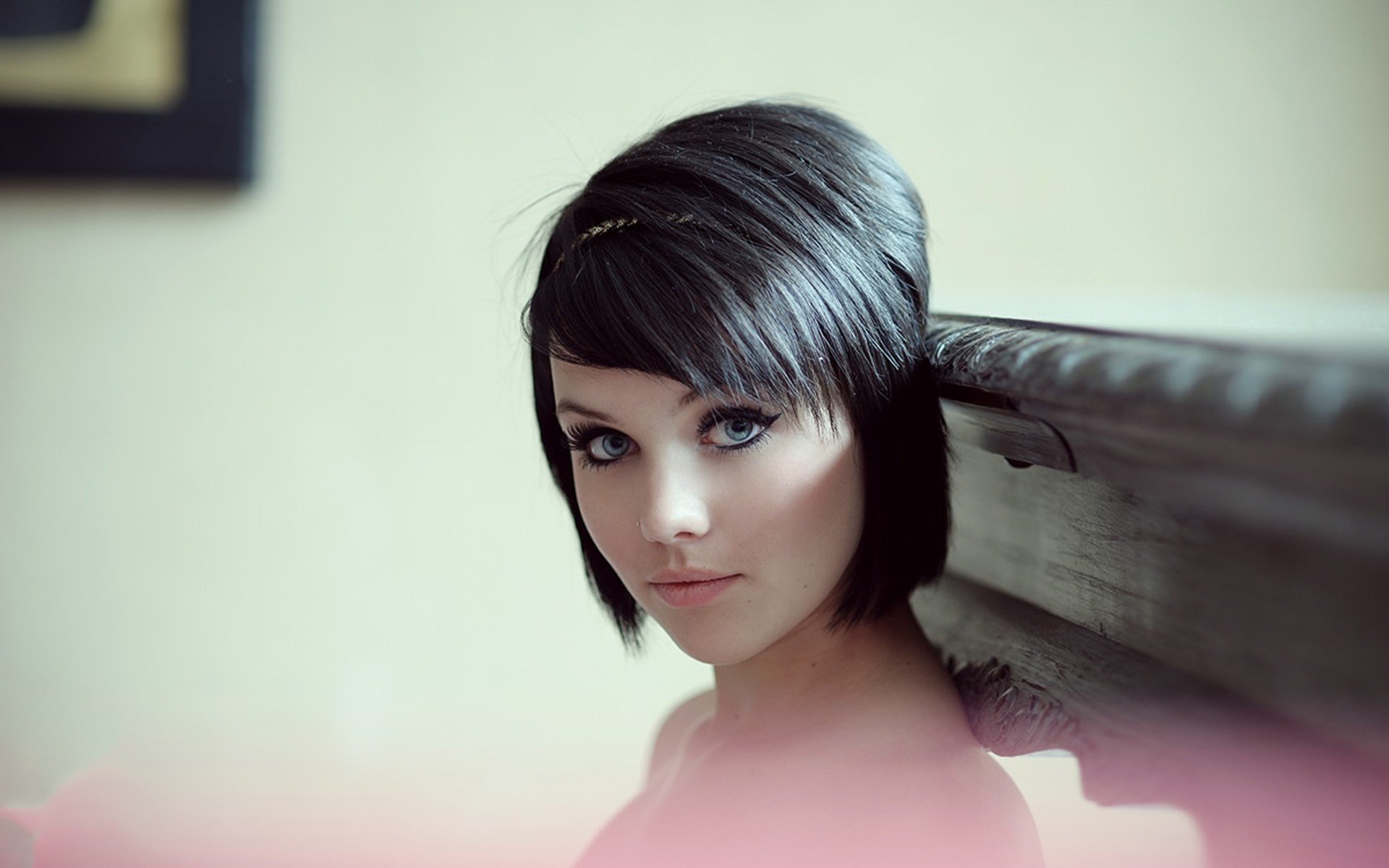 modelka mellisa clarke piękna brunetka spojrzenie twarz