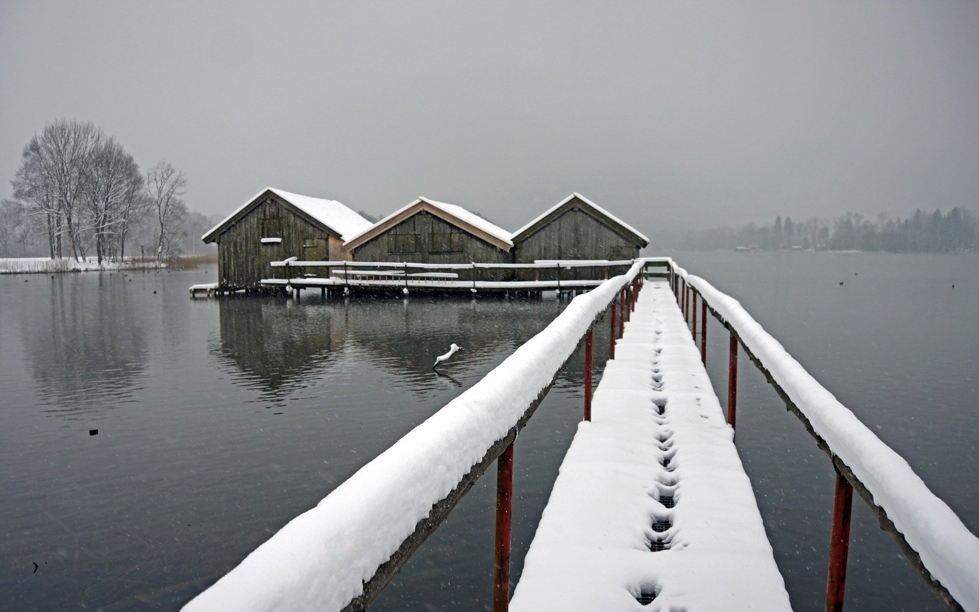 śnieg most mgła jezioro