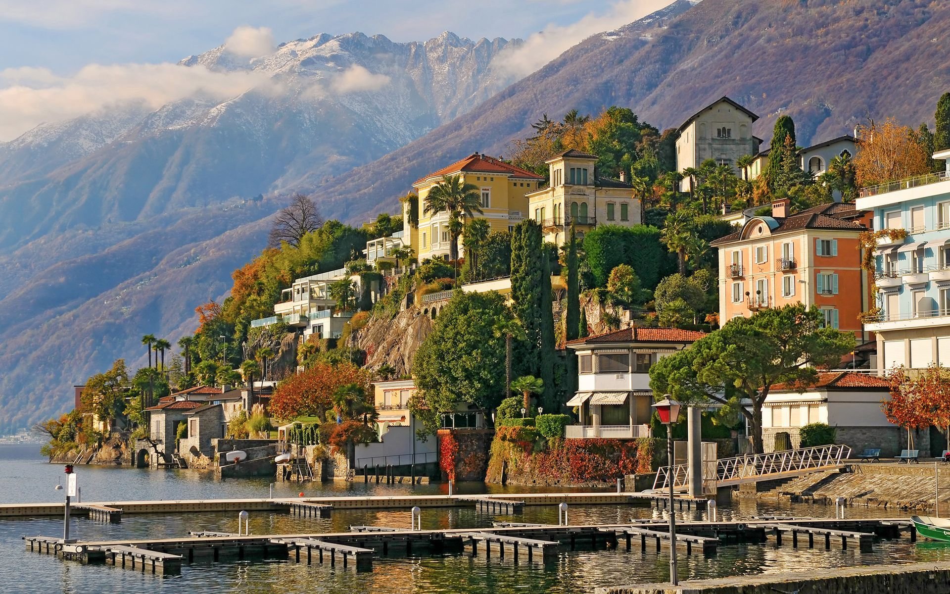 schweiz stadt häuser uferpromenade berge anlegestelle