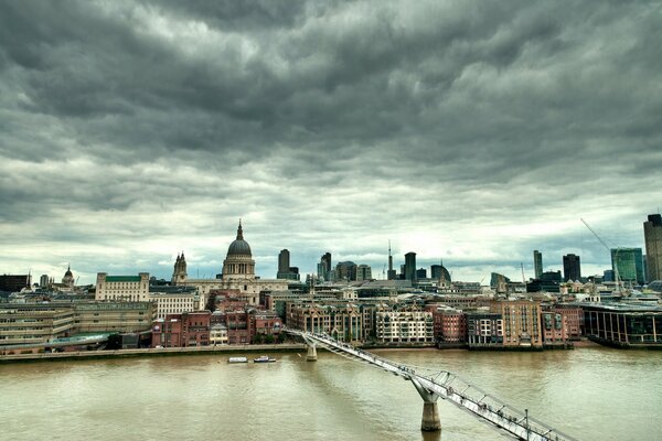 England. London. Bridge over the Thames