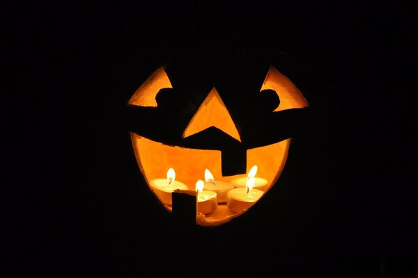 Velas de Halloween en calabaza