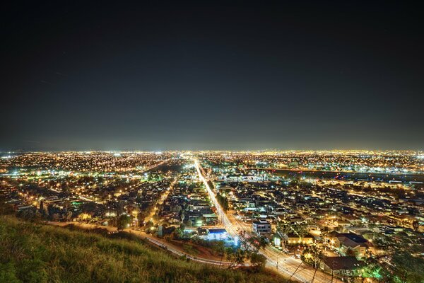 Los Angeles beleuchtet die Stadt nachts mit Laternen