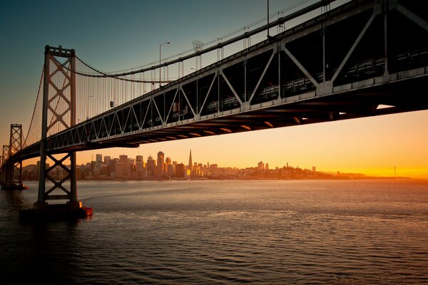 Puesta de sol en el puente de San Francisco