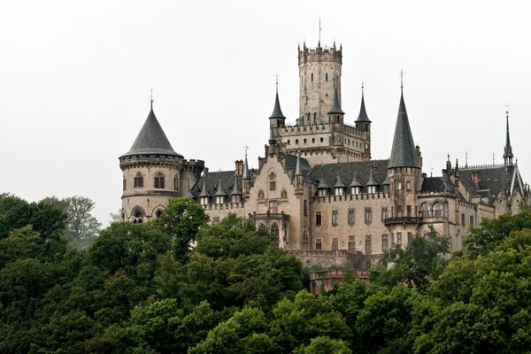 Beau château de Marienburg qui a été appelé sous le style gothique