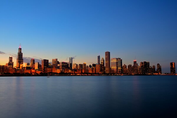 Sunset by the lake of Chicago