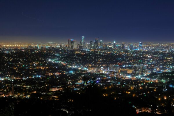 Centro della California di notte nelle luci