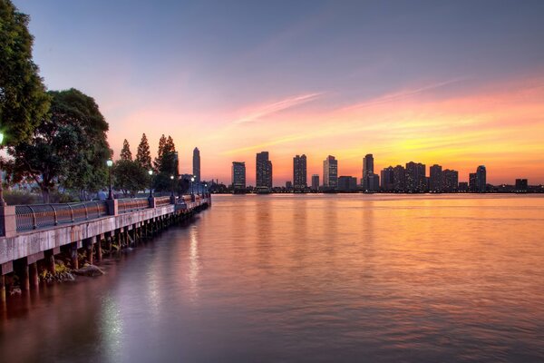 Tramonto sul fiume Hudson di New York