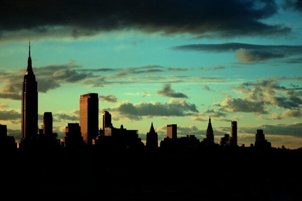 Ciel mystérieux au-dessus de la belle ville de New York