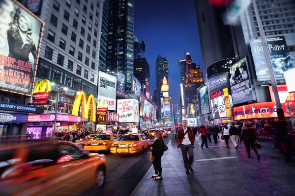 Nuit Broadway à New York, États-Unis