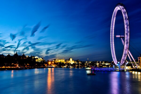 Ferris wheel on the London embankment