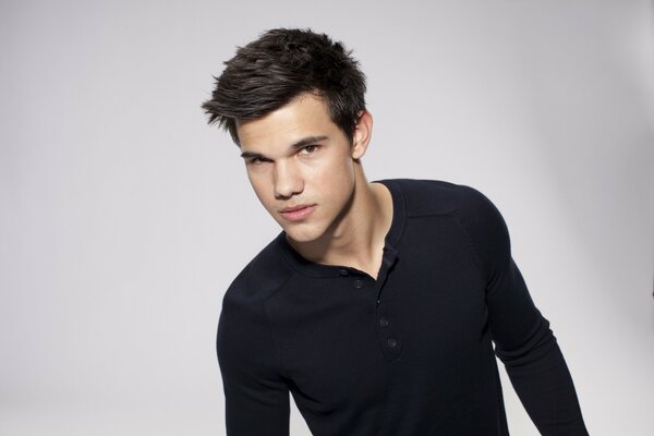 Portrait du beau Taylor Lautner