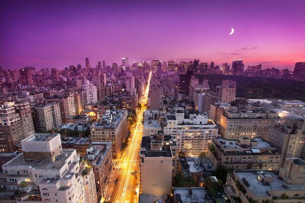 Nachtlandschaft und Mond in New York