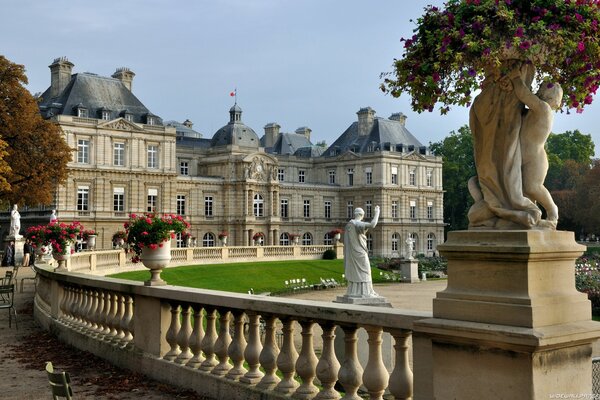 Castillo en verano en Francia