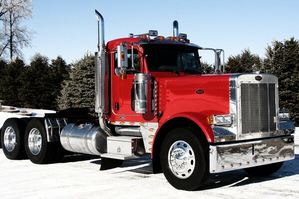 Grand et beau camion tracteur