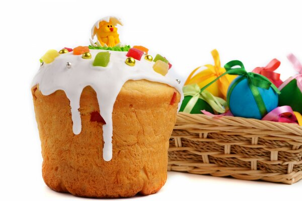 Pastel de Pascua con chispas brillantes