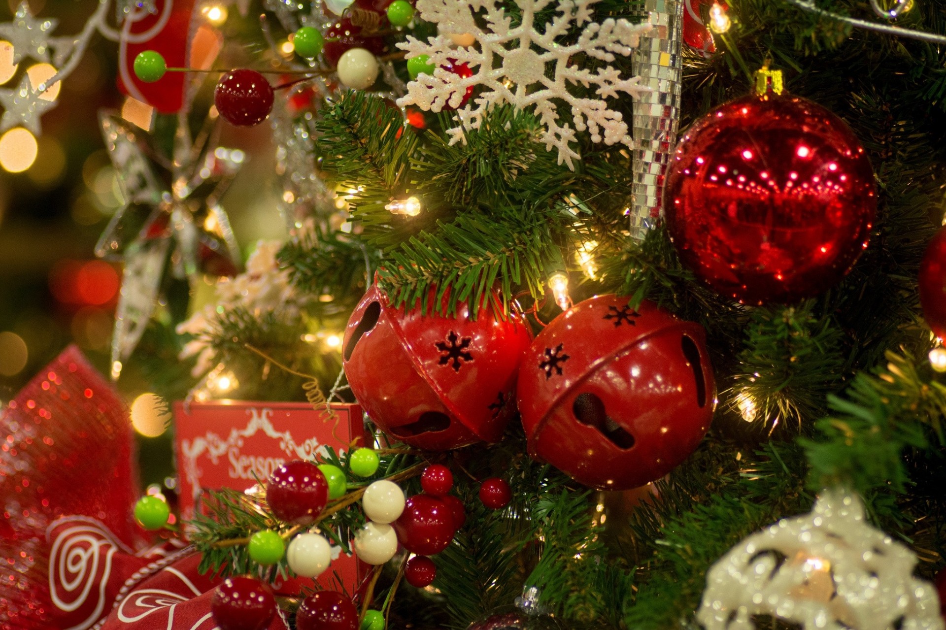 weihnachtsbaum schneeflocke dekoration luftballons