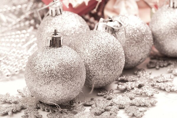 Copos de nieve y juguetes de Navidad