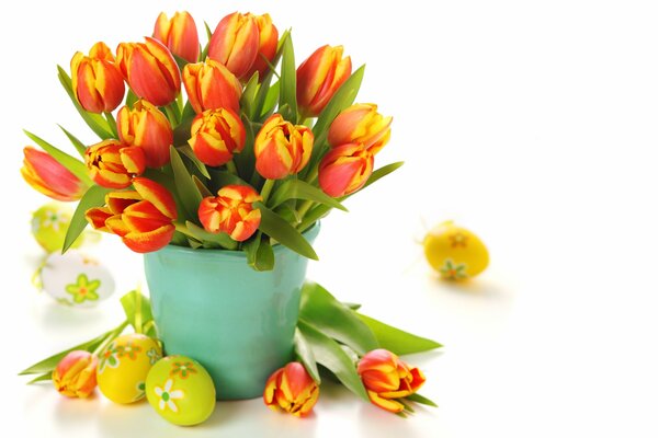 Schickes Bouquet von Tulpen in einem Eimer