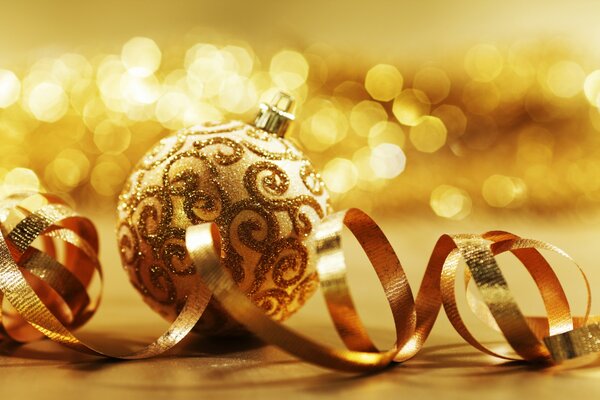 Golden New Year s ball will bring prosperity