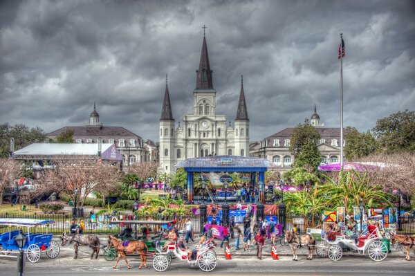 Carriages are passing through the city