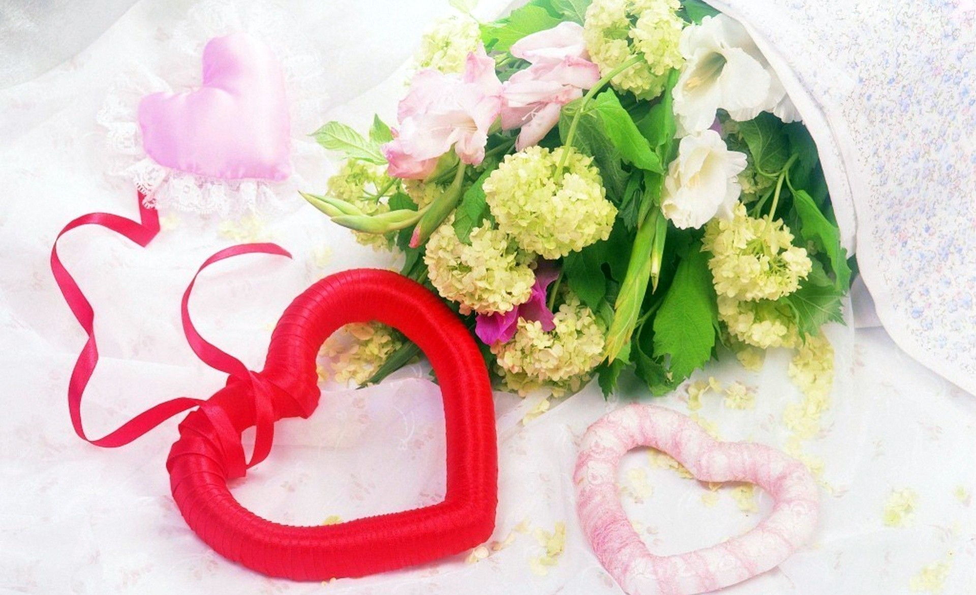 heet flower heart present crown pink holidays red