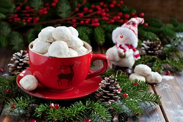 Weihnachtszusammensetzung mit Weihnachtsbaum und Schneemann