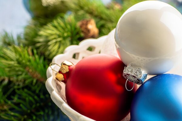 Boules colorées pour la nouvelle année