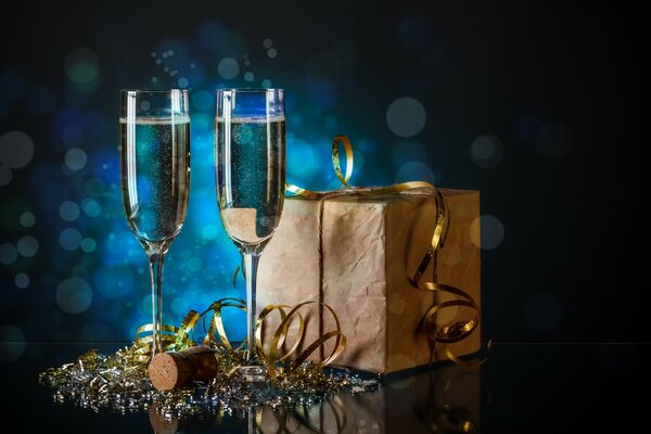 Champagne festif autour d un cadeau avec un arc